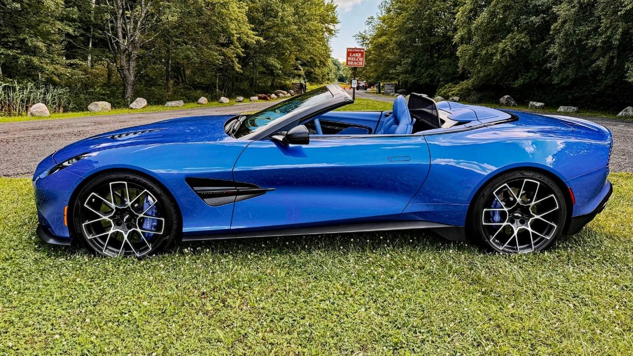 阿斯顿马丁险胜索伯车队，拉塞尔点燃赛场