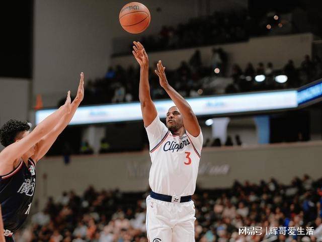 鹈鹕碾压雷霆，保罗点燃赛场