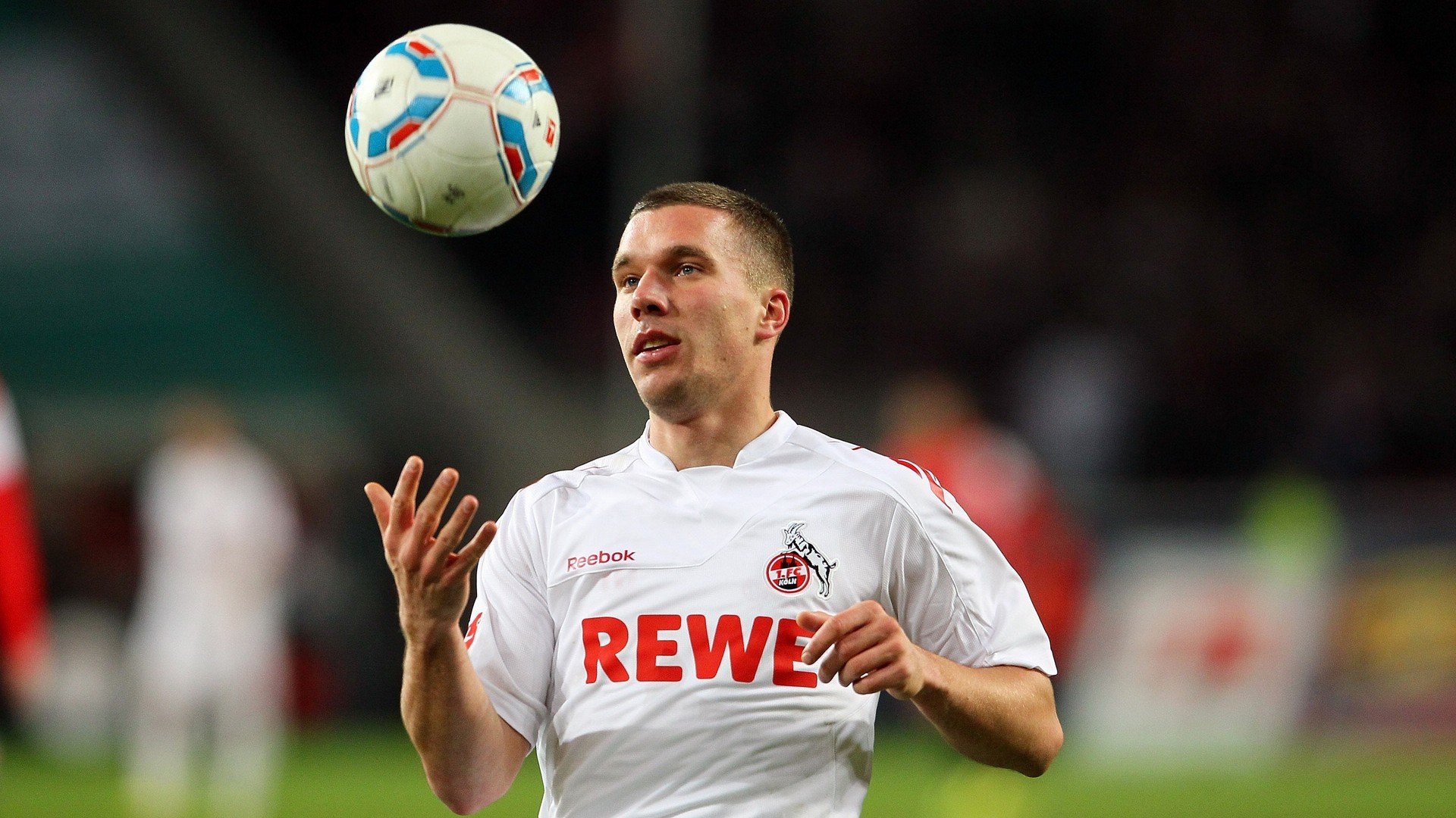 赛道新纪元，周冠宇火热状态助迈凯伦横扫雷诺